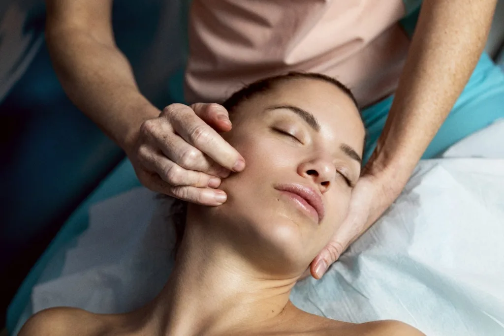 Masaje facial en el Ritual Asiático